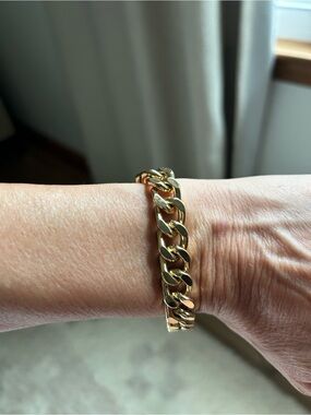 Polished Gold Curb Chain Bracelet